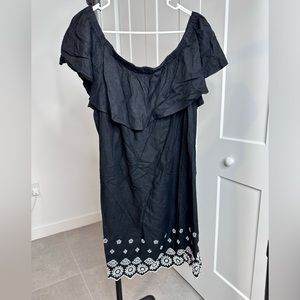new!black cocktail dress with white embroidery on the hem.size XL.old navy (c50)